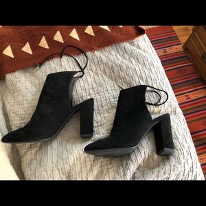 Pella moda black suede chunky heel